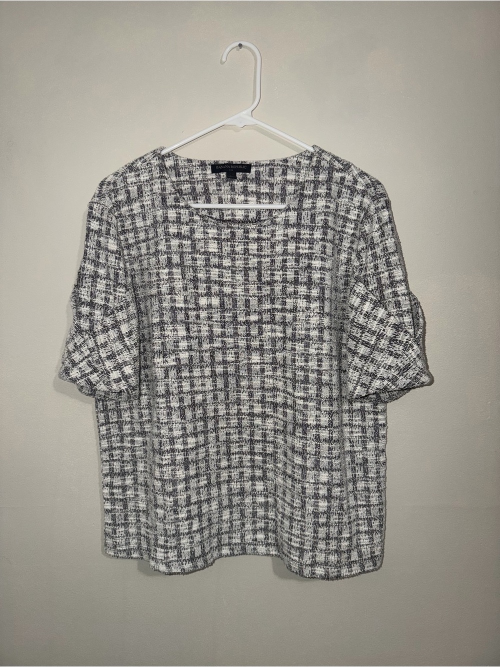 Amanda & Chelsea Gray and White Tweed Boxy Short Sleeve Top